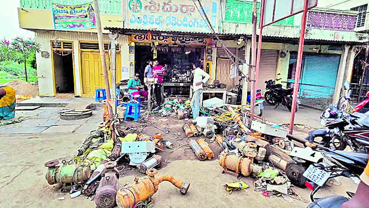 సర్కారు కోతలు రిపేరుకు మోటర్లు