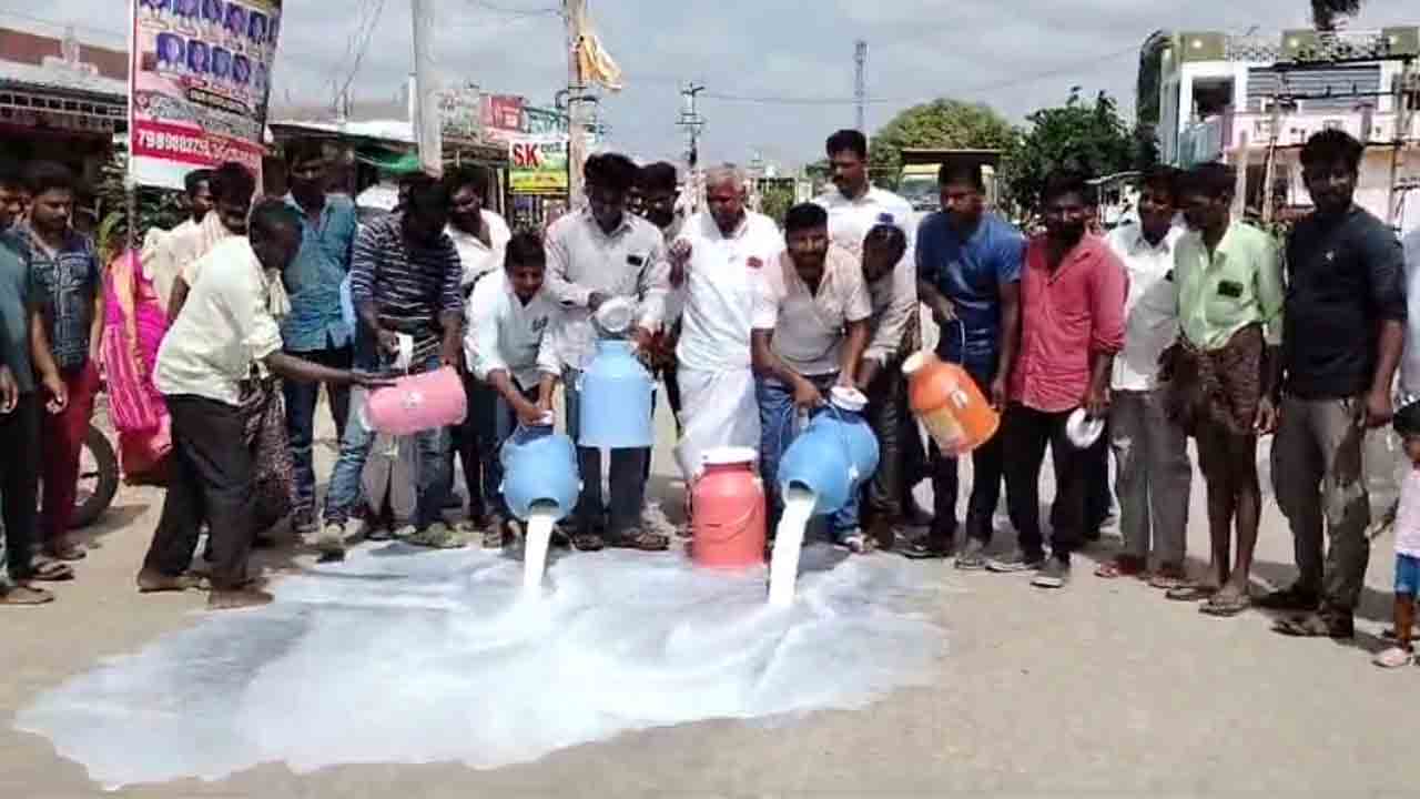 పాల బిల్లులు చెల్లించాలి