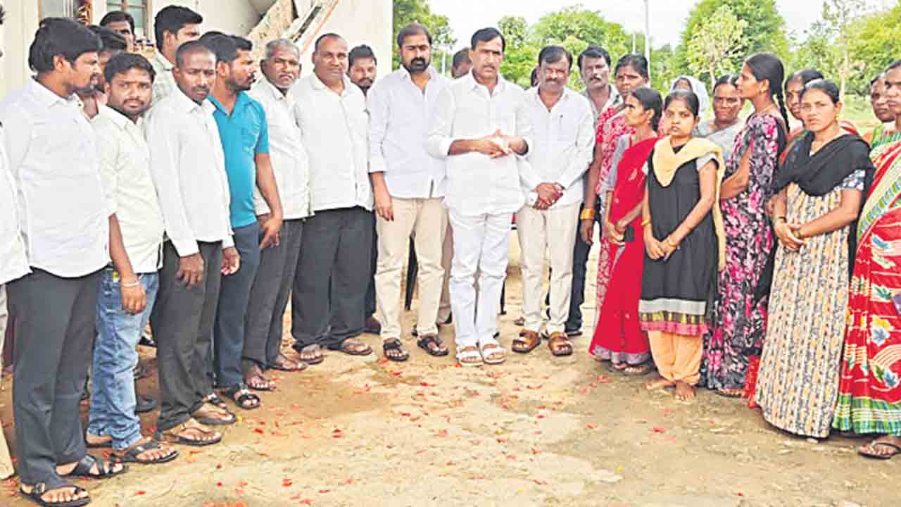 పేదలకు డబుల్‌ బెడ్‌రూమ్‌ ఇండ్లు అందజేయాలి
