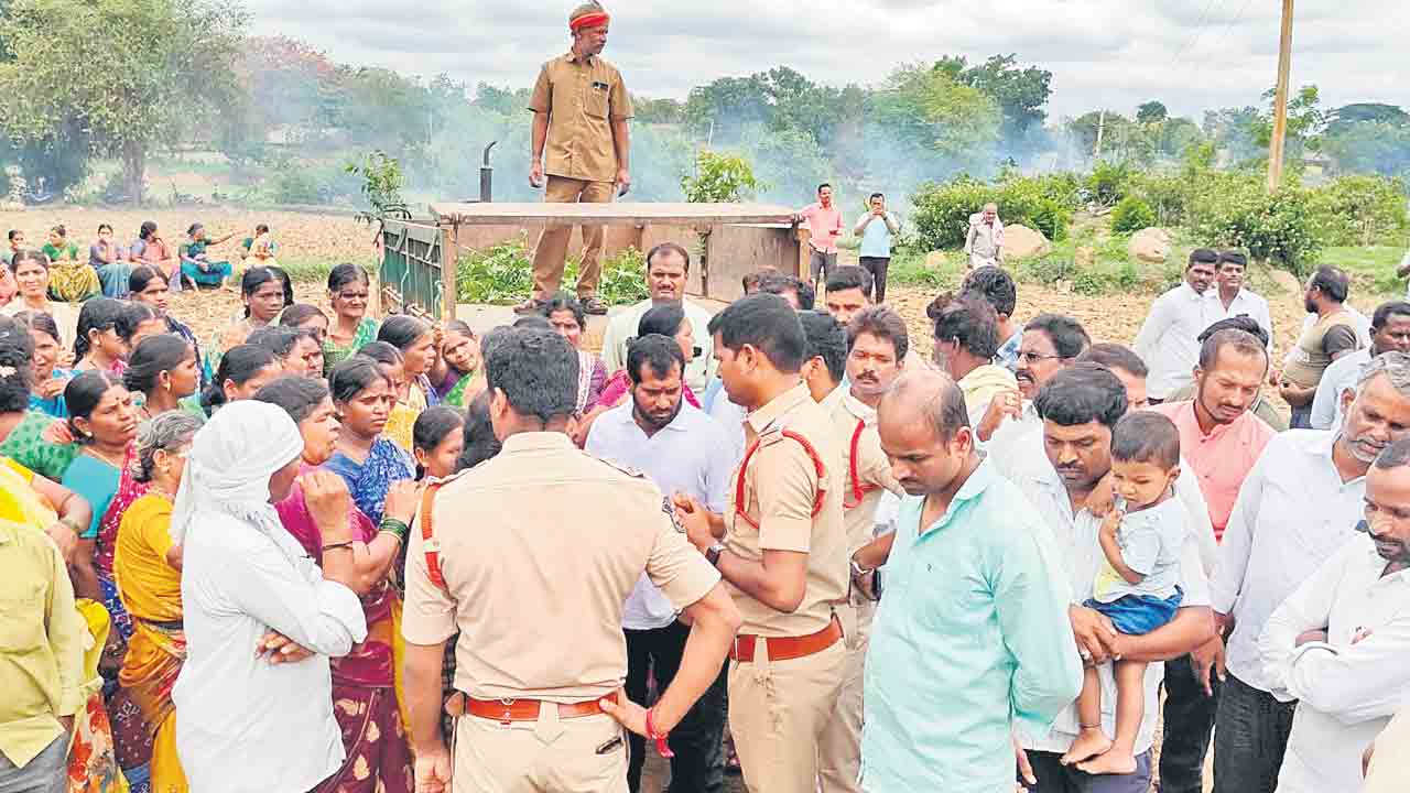 భూ తగాదాలతో రైతు హత్య