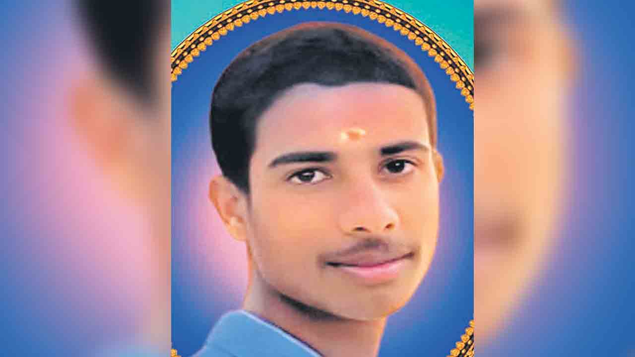 యువకుడి ప్రాణాలు తీసిన ఆన్‌లైన్‌ గేమ్స్‌