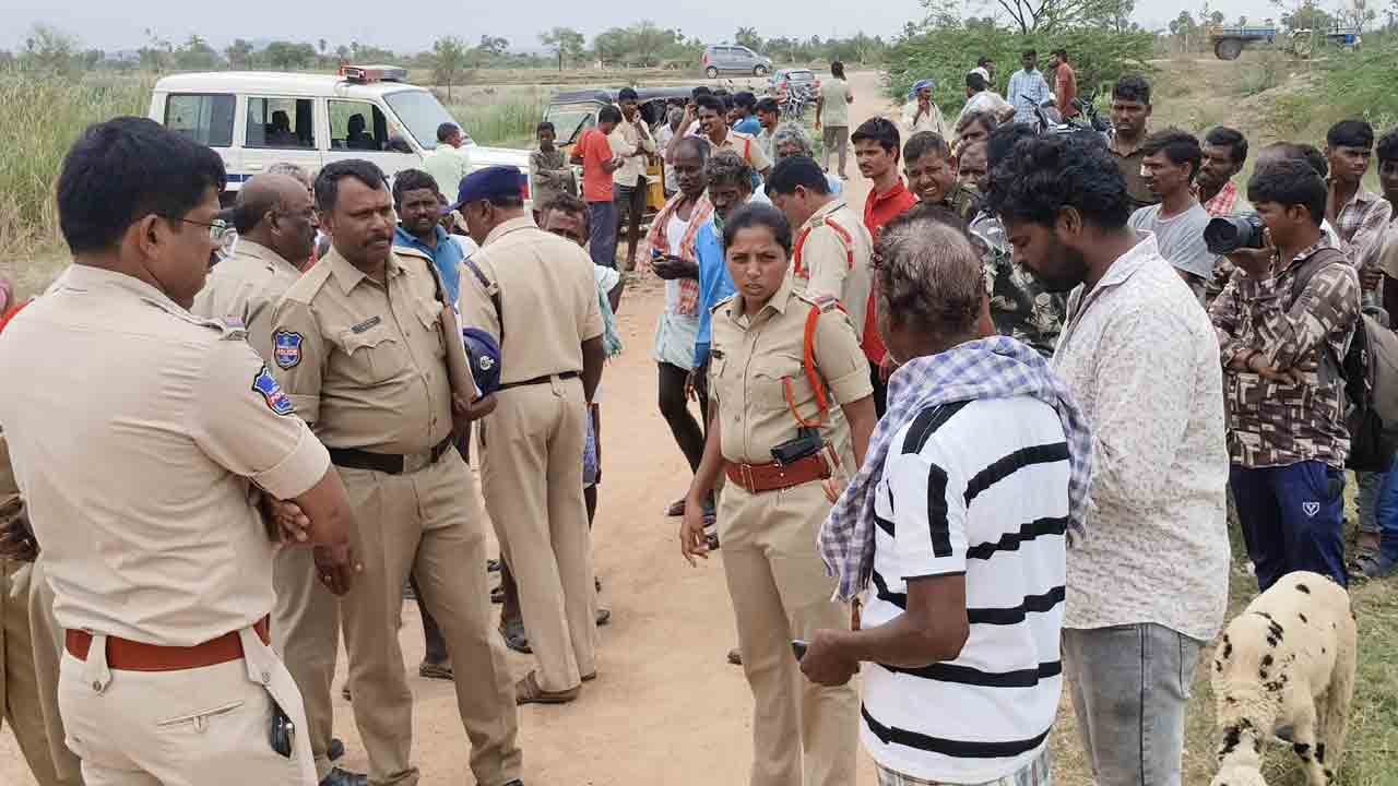 పోల్కంపల్లిలో ఉద్రిక్తత