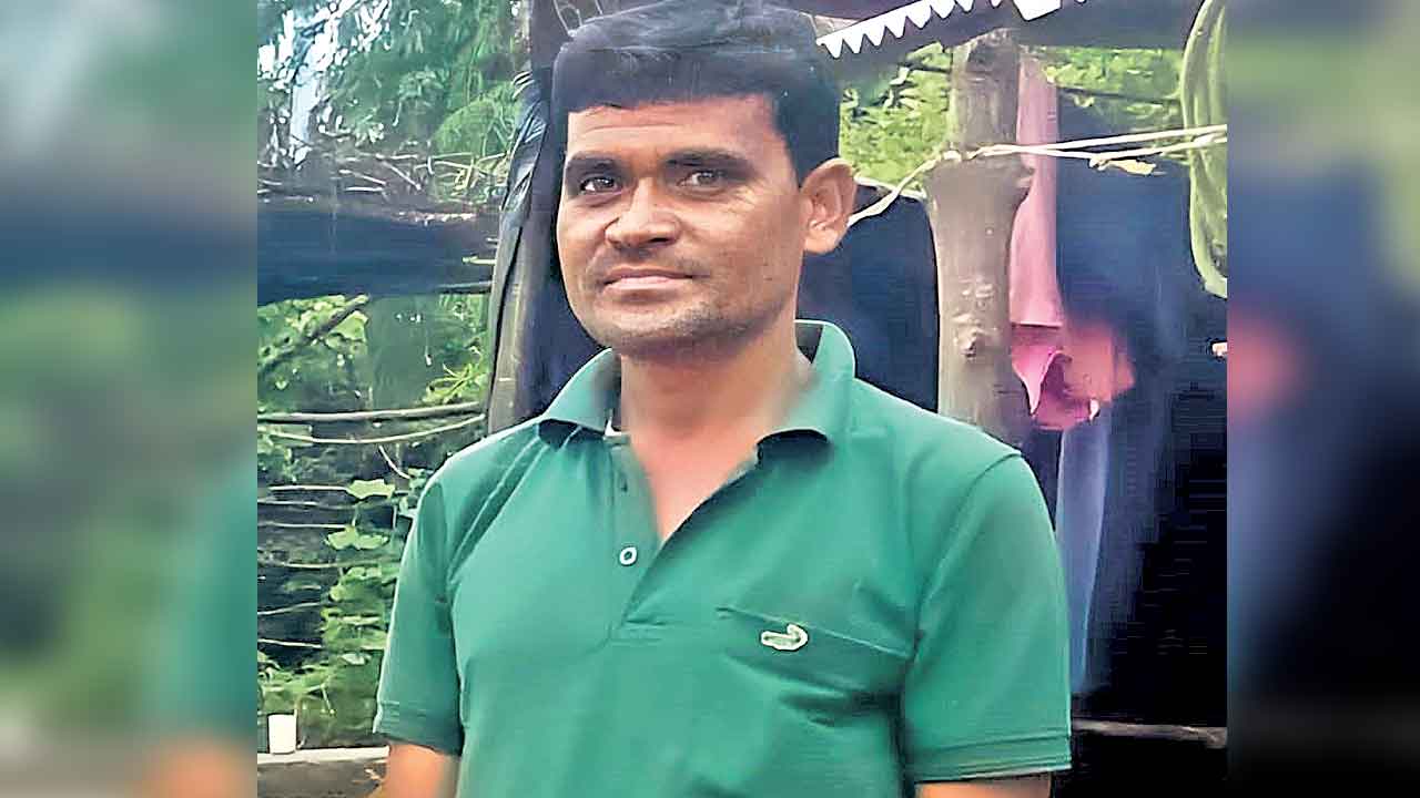 కరెంట్‌ పోల్‌పైనే ఎలక్ట్రీషియన్‌ దుర్మరణం