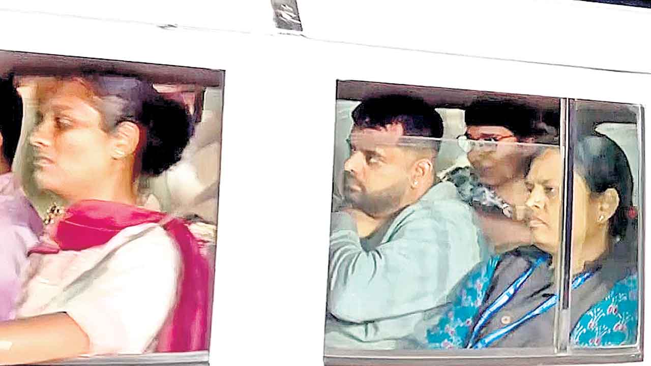 ప్రజ్వల్‌ రేవణ్ణ అరెస్ట్‌