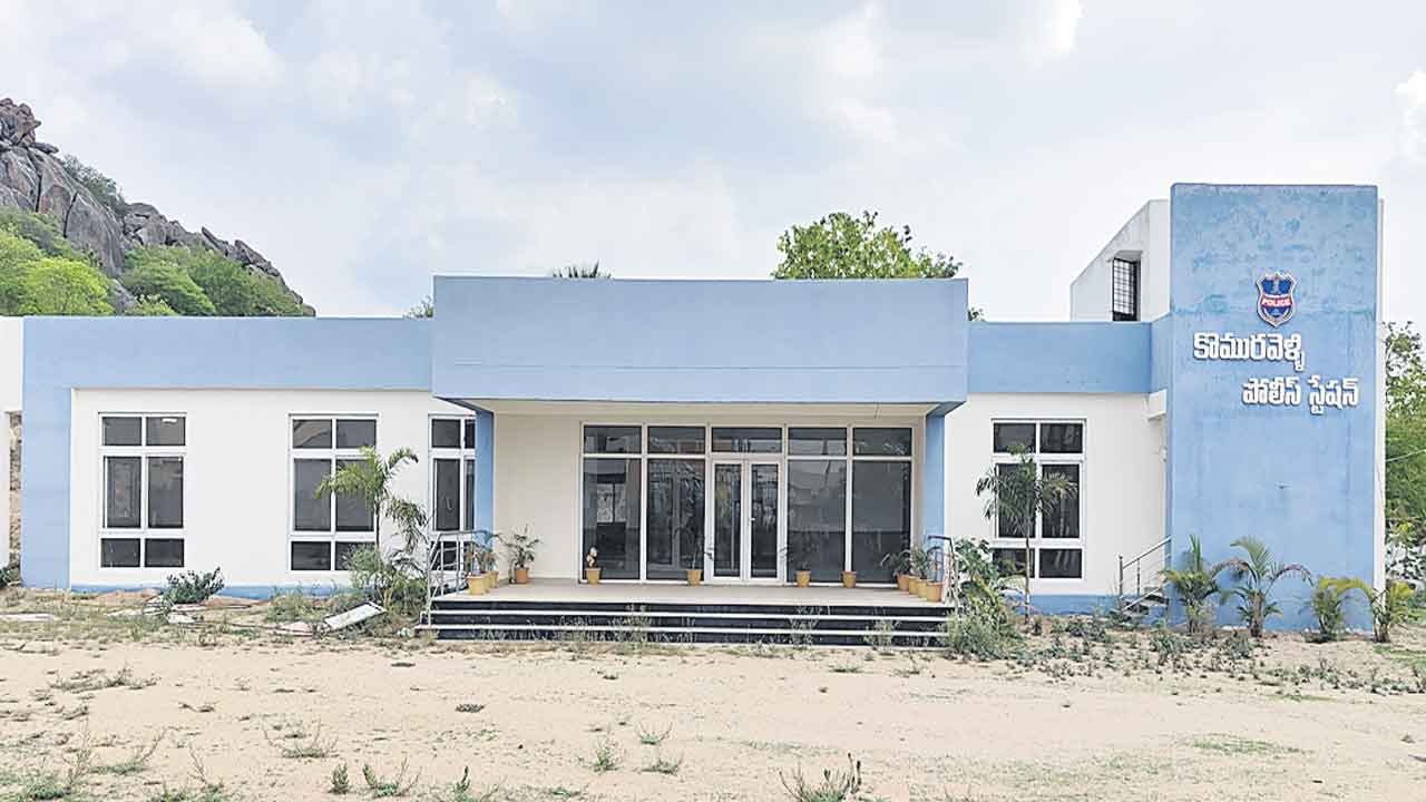 రూ.కోటితో నిర్మించారు..ప్రారంభం మరిచారు