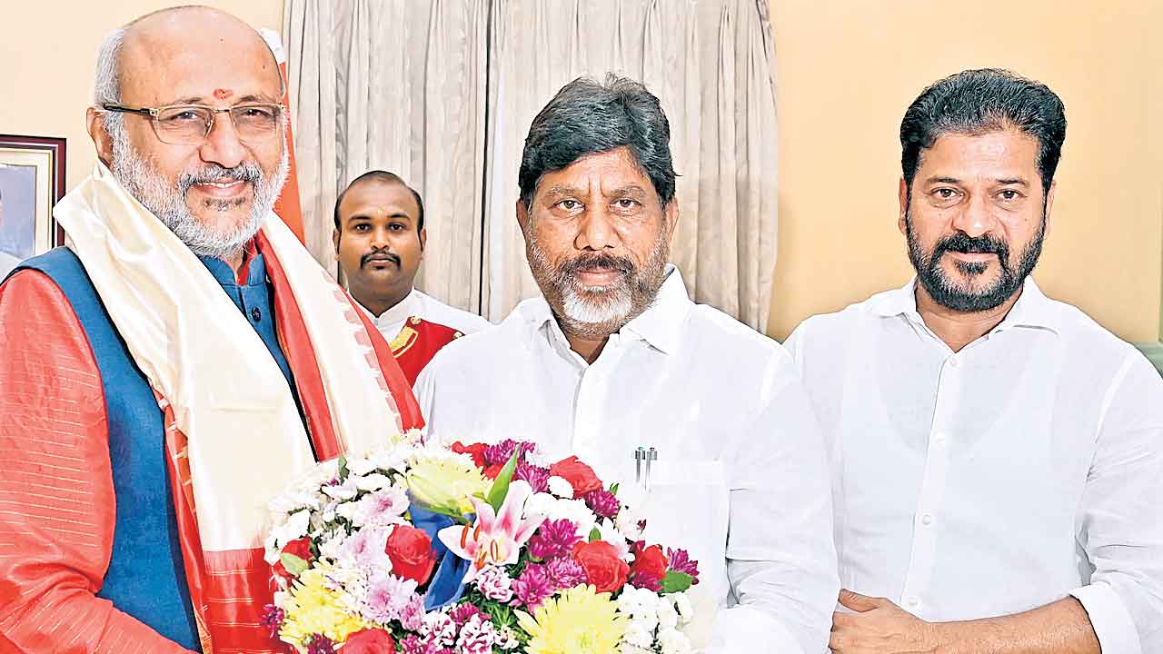 ఆవిర్భావ వేడుకలకు గవర్న ర్‌కు ఆహ్వానం
