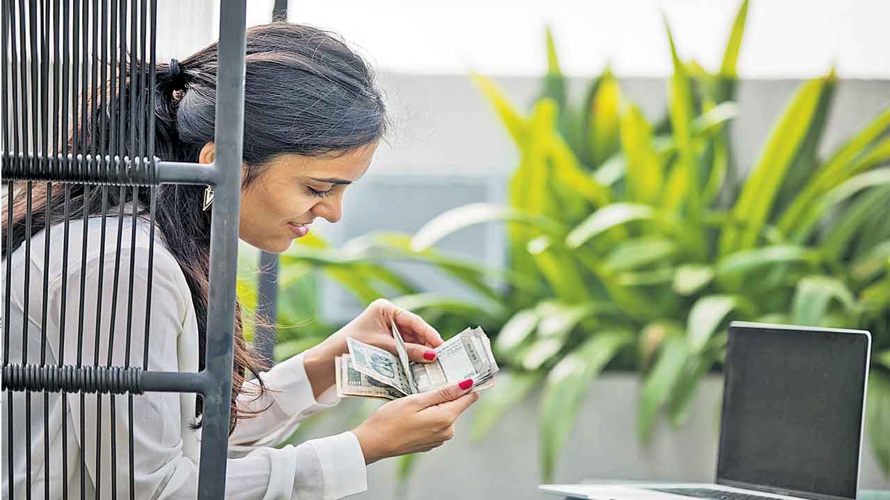 ఖర్చులు తగ్గొద్దు.. రాబడి ఆగొద్దు!