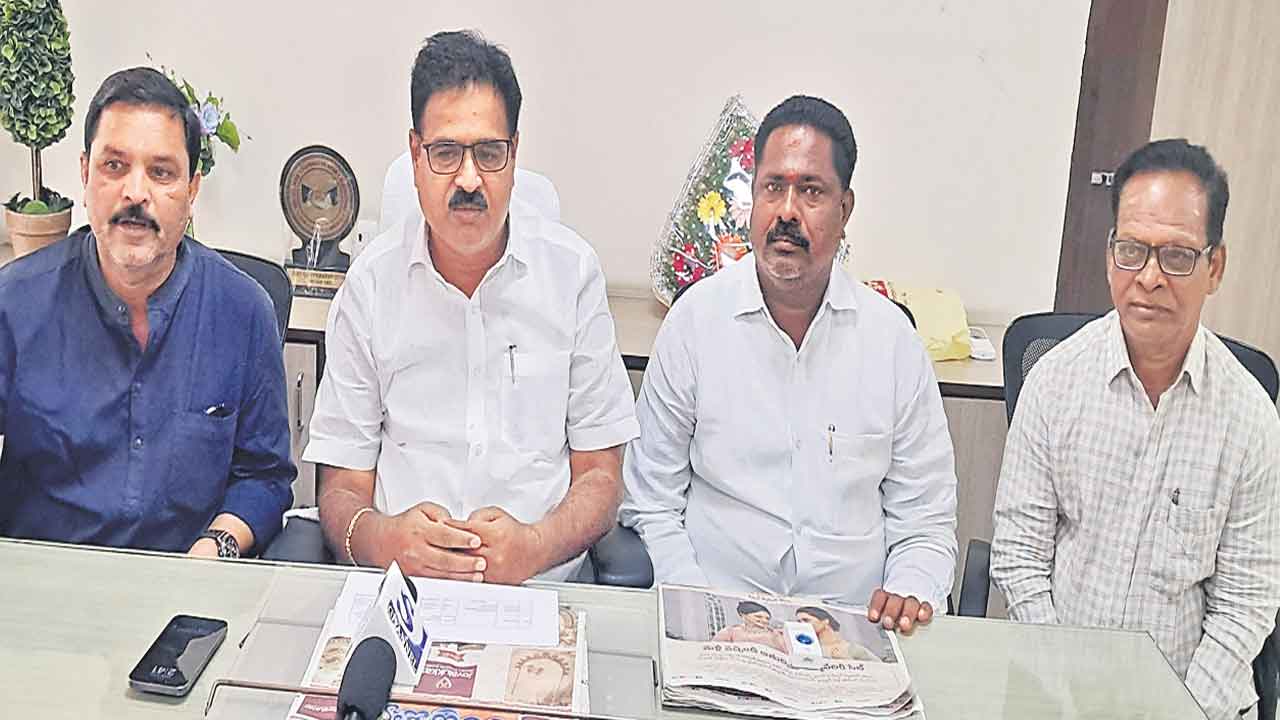 డీసీసీబీ పరిధిలో రూ.451 కోట్ల రుణమాఫీ