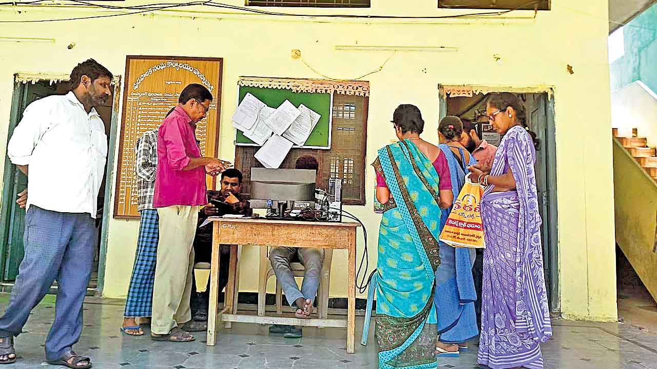 కొందరికే గృహజ్యోతి..!