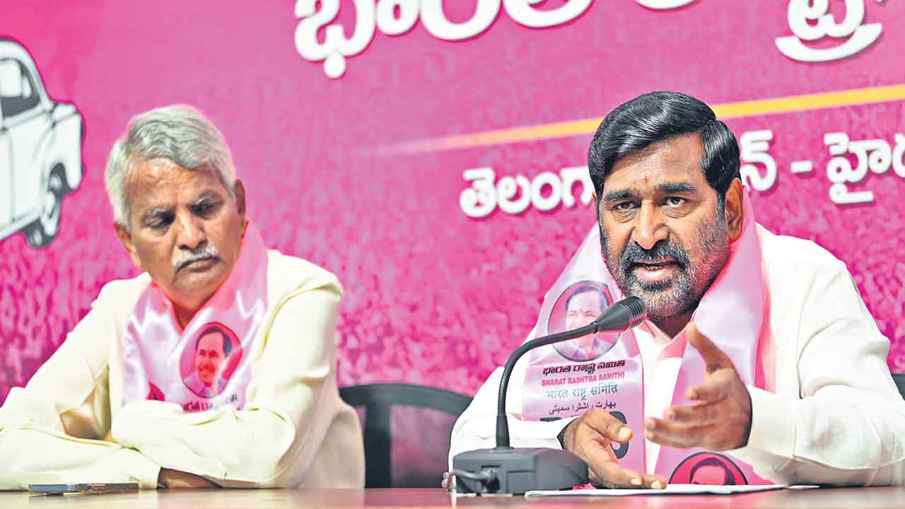 రమణ్‌సింగ్‌కూ నోటీసులివ్వాలి