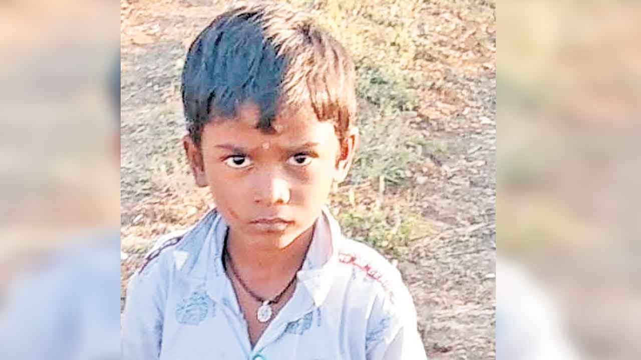 Boy died | ఊయల మెడకు చుట్టుకొని బాలుడి మృతి