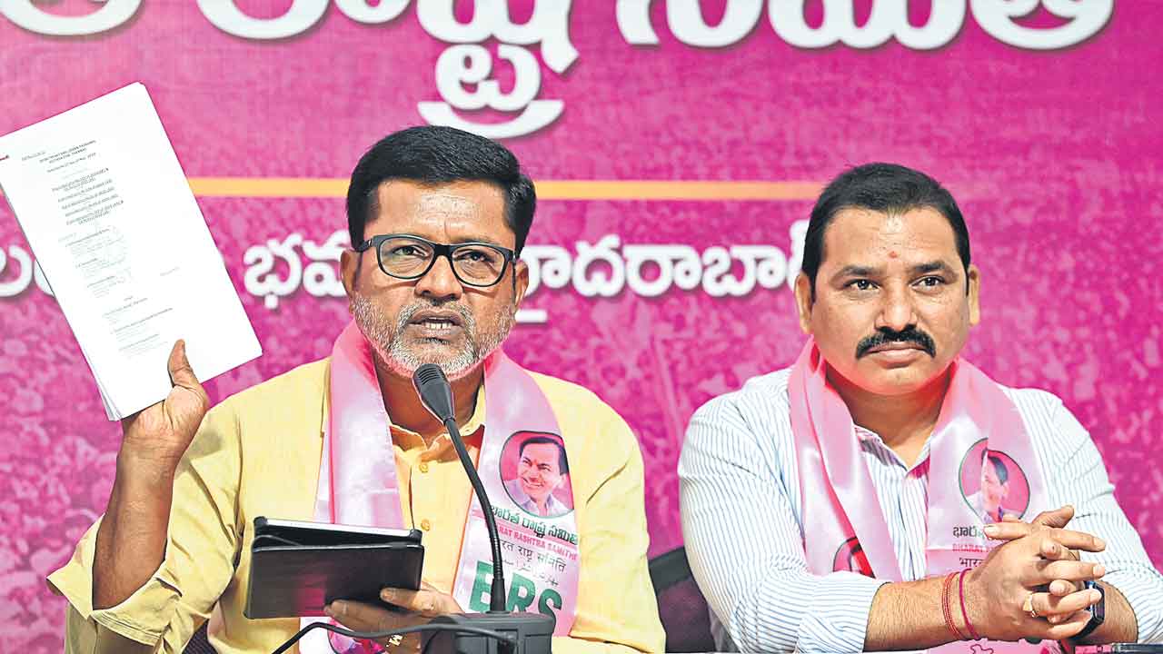 ఇసుక మాఫియాకు మంత్రి శ్రీధర్‌బాబు అండ