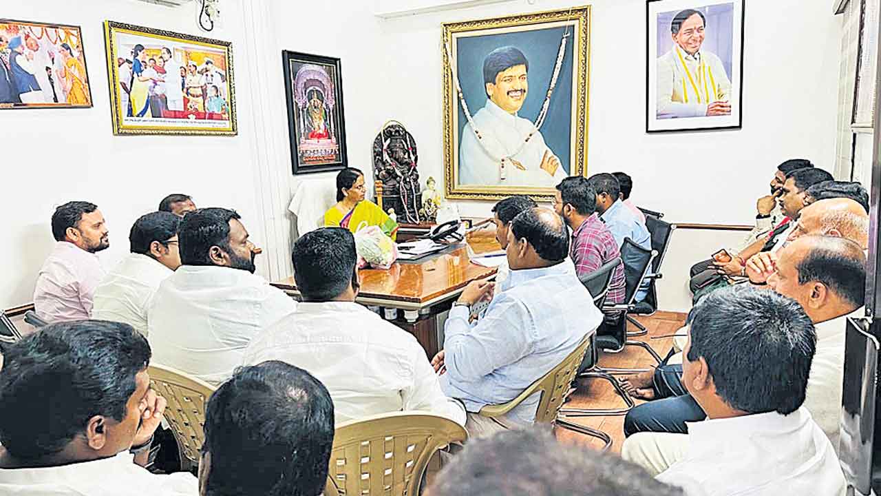 పెండింగ్‌ పనులను పూర్తి చేయండి