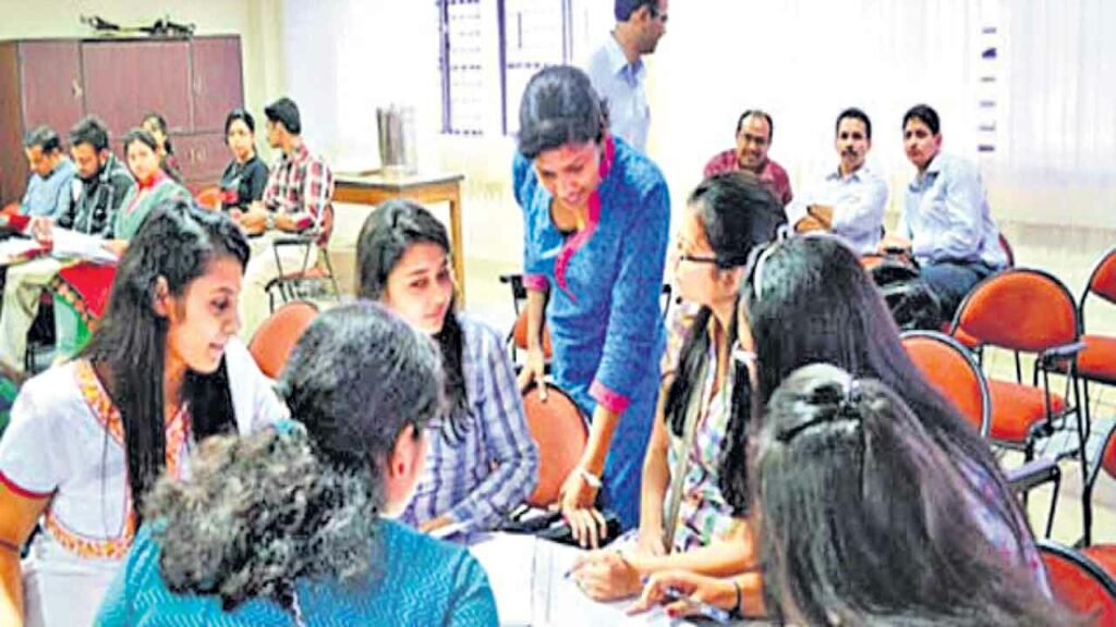 1043 Indian Students In Us