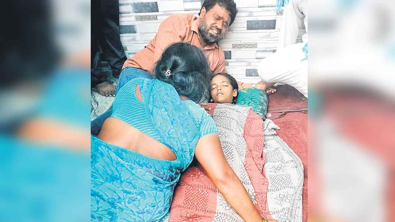 ఊయలే.. ఉరితాడై