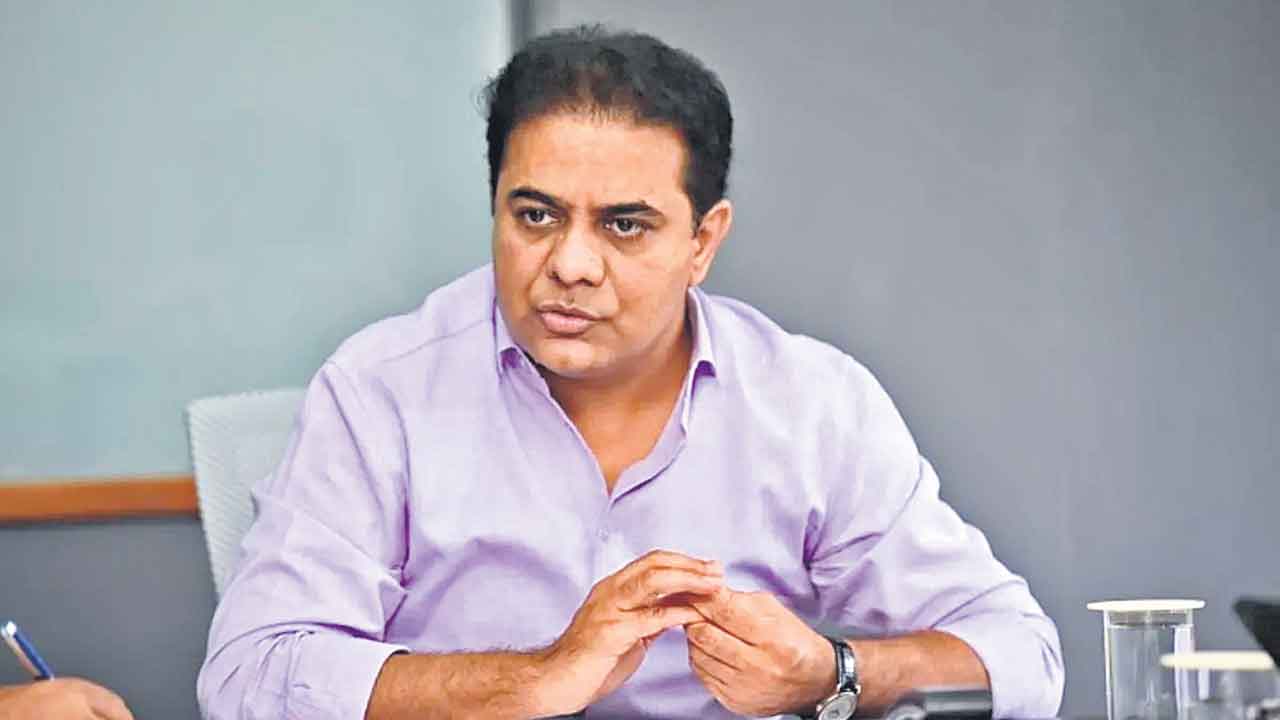 KTR | నేతన్నలవి సర్కారు హత్యలే.. ఉపాధిలేక ఉసురు పోతున్నా ఆదుకోరా?: కేటీఆర్‌