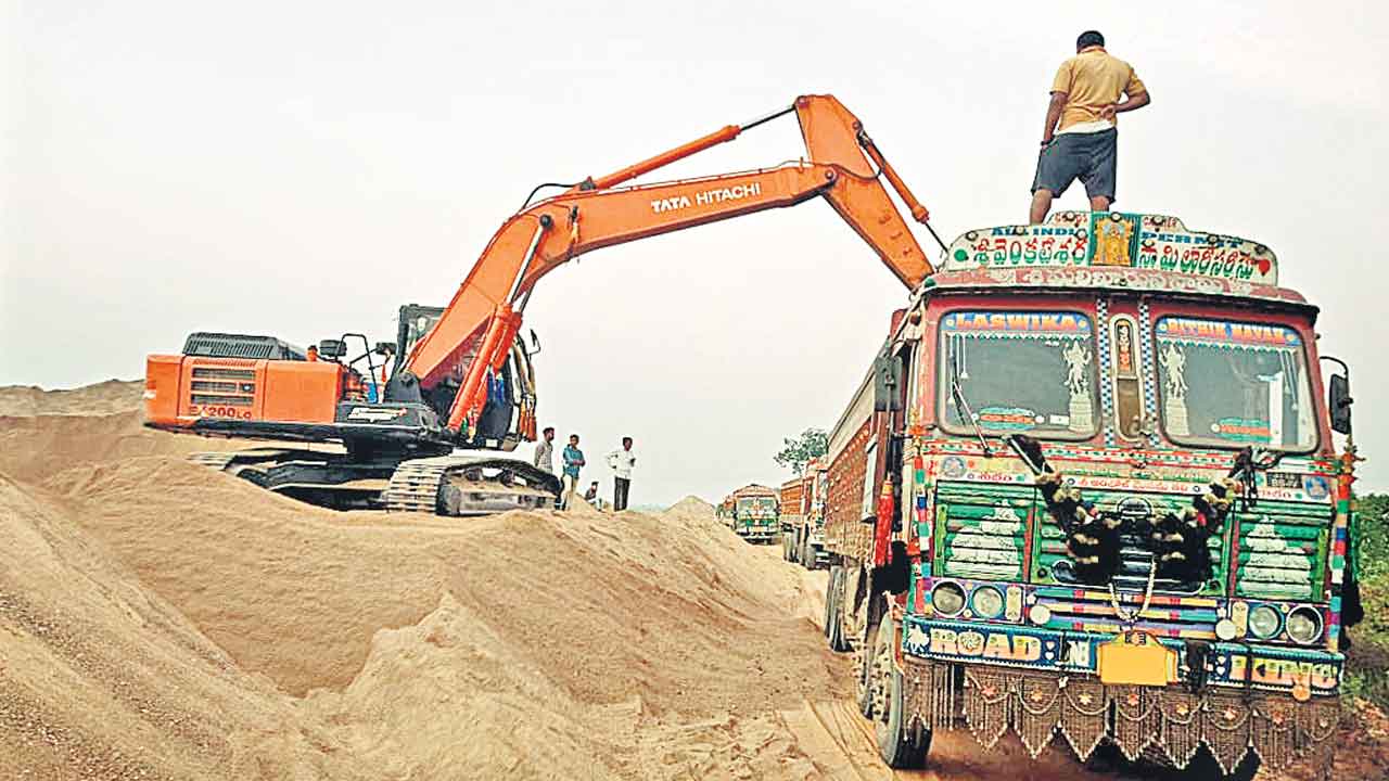 ఇసుక దోపిడీ రోజుకు 30 లక్షలు