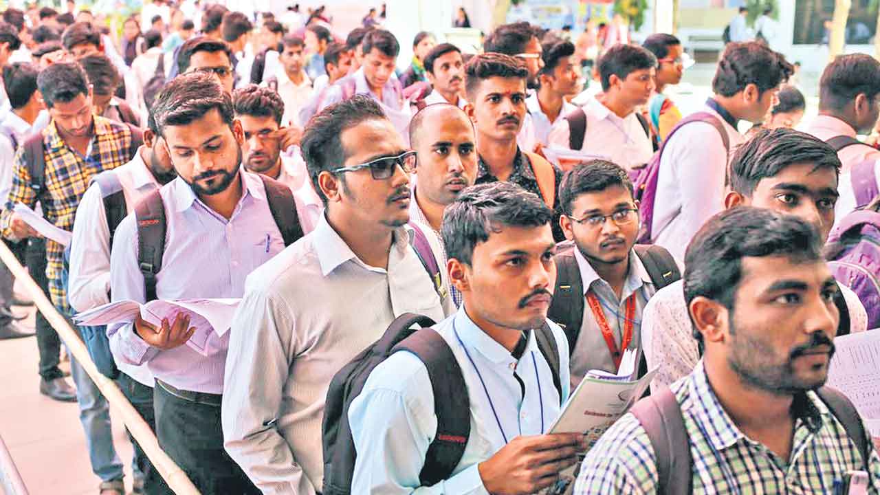 Congress | నిరుద్యోగులకు కాంగ్రెస్‌ హ్యాండ్‌.. హామీల ఊసే ఎత్తని రేవంత్‌ సర్కార్‌!