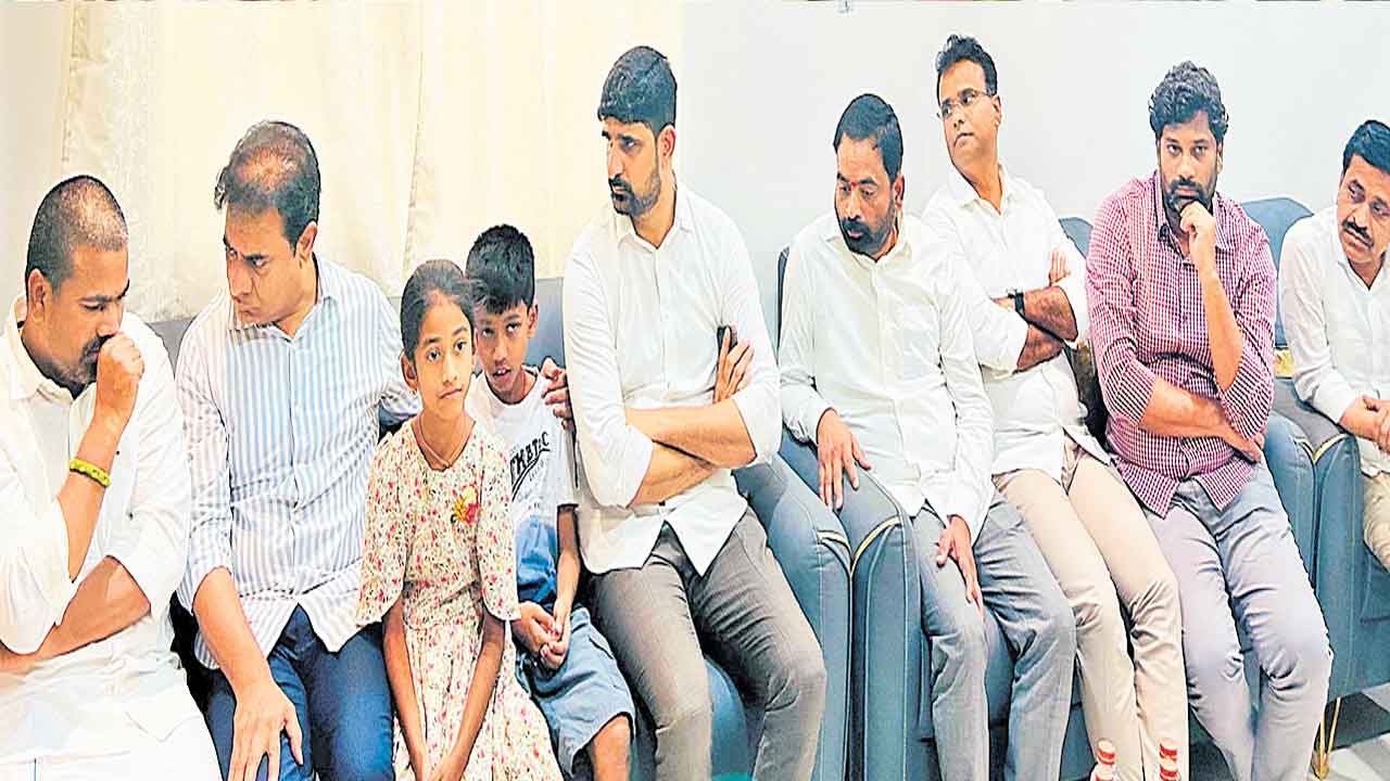 ఎమ్మెల్యే సత్యంకు కేటీఆర్‌ పరామర్శ