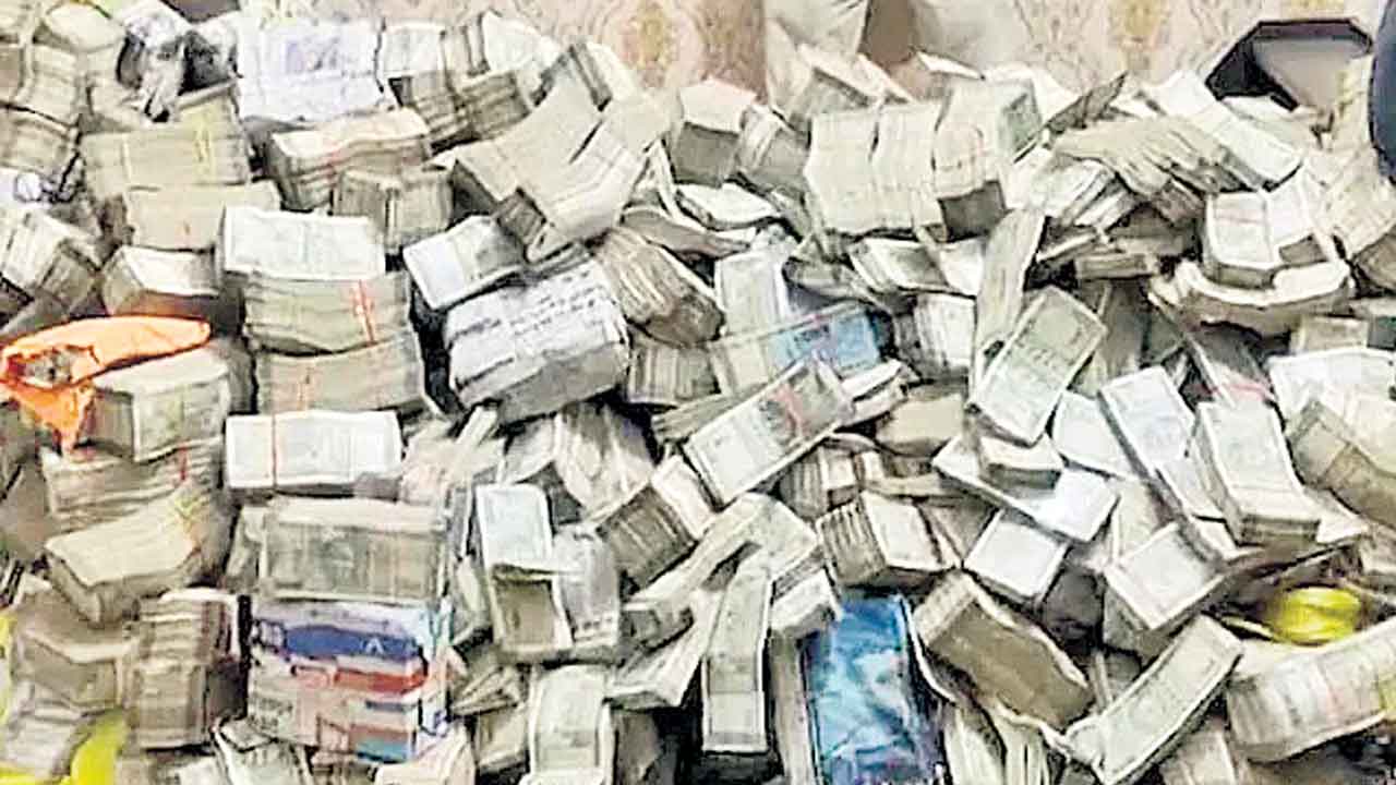 ఎన్నికల్లో 1,150 కోట్ల నగదు, బంగారం సీజ్‌