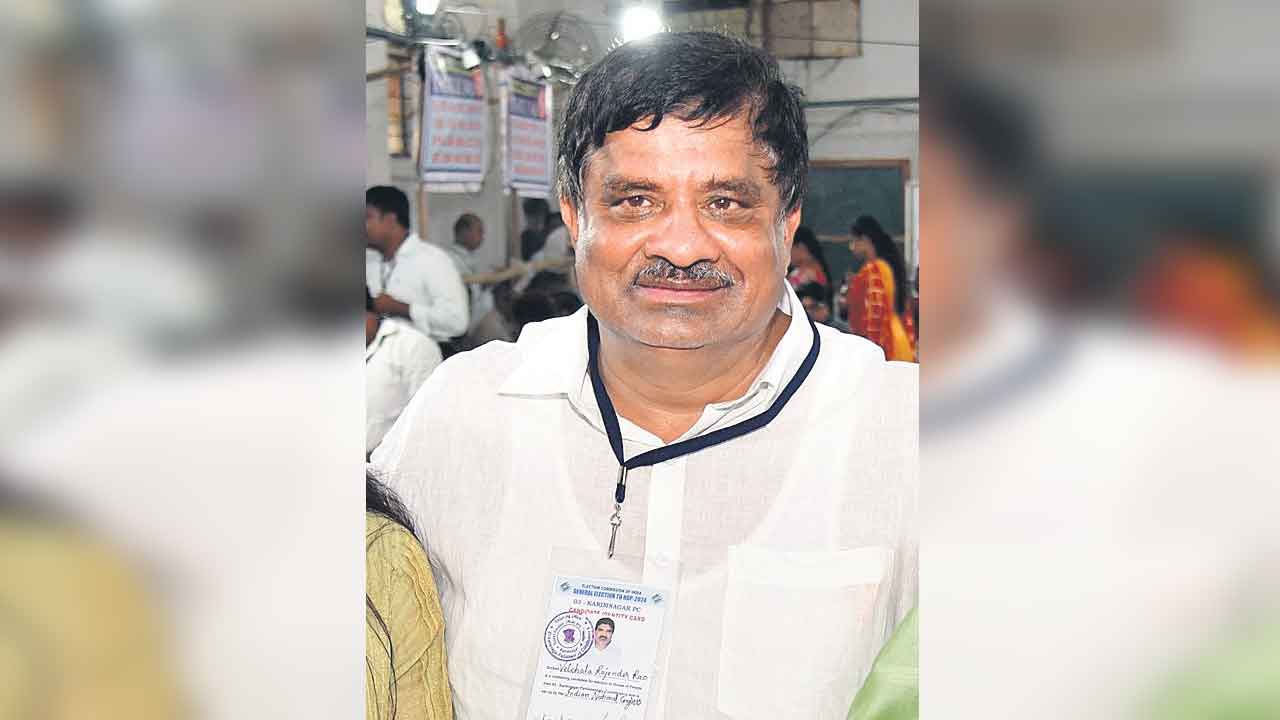 కరీంనగర్‌ కాంగ్రెస్‌ ఎంపీ అభ్యర్థి వెలిచాల రాజేందర్‌రావు
