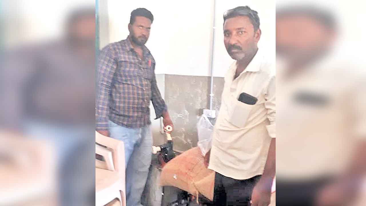 పెండింగ్‌లో స్కూల్‌ వర్క్స్‌ బిల్లులు