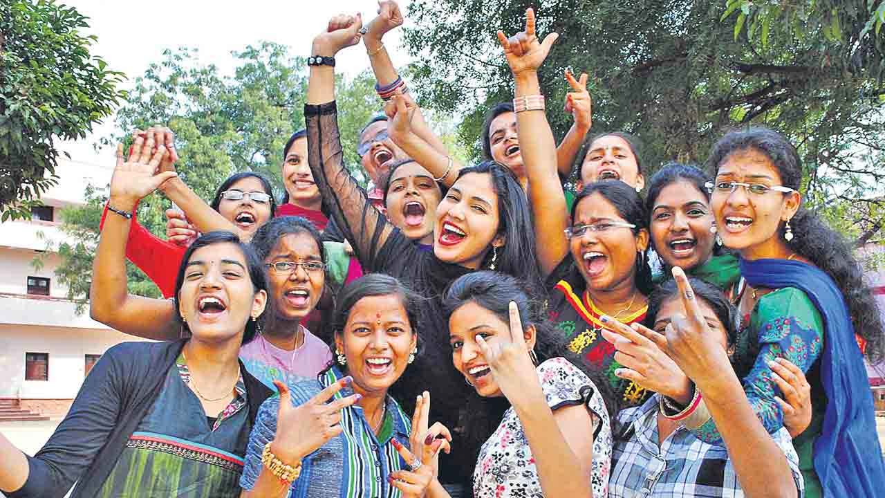 ఫస్టియర్‌లో 63, సెకండియర్‌లో 43శాతం పాస్‌