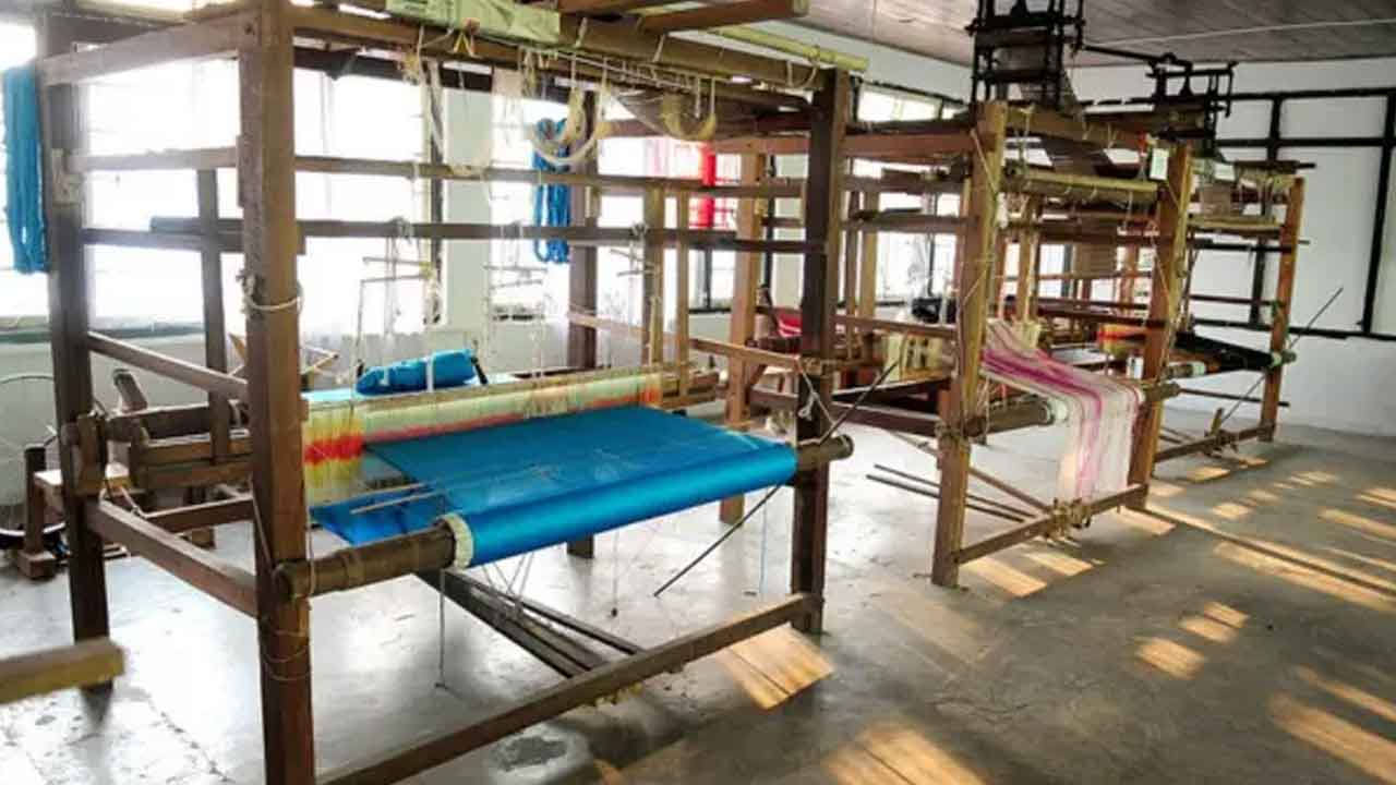 మరో నేతన్న బలవన్మరణం