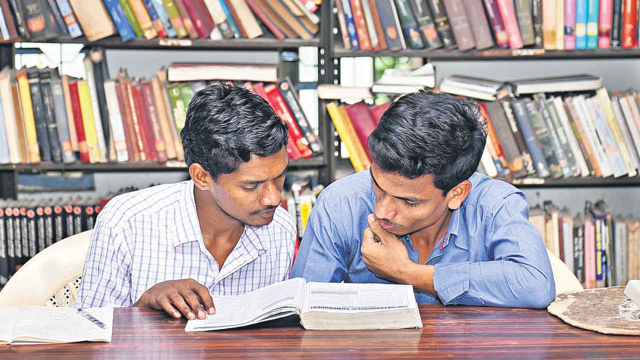 Gurukula Posts | 2 వేల పోస్టులు బ్యాక్‌లాగ్‌!.. కొత్త నోటిఫికేషన్‌తో అన్నీ నింపే యోచనలో సర్కారు