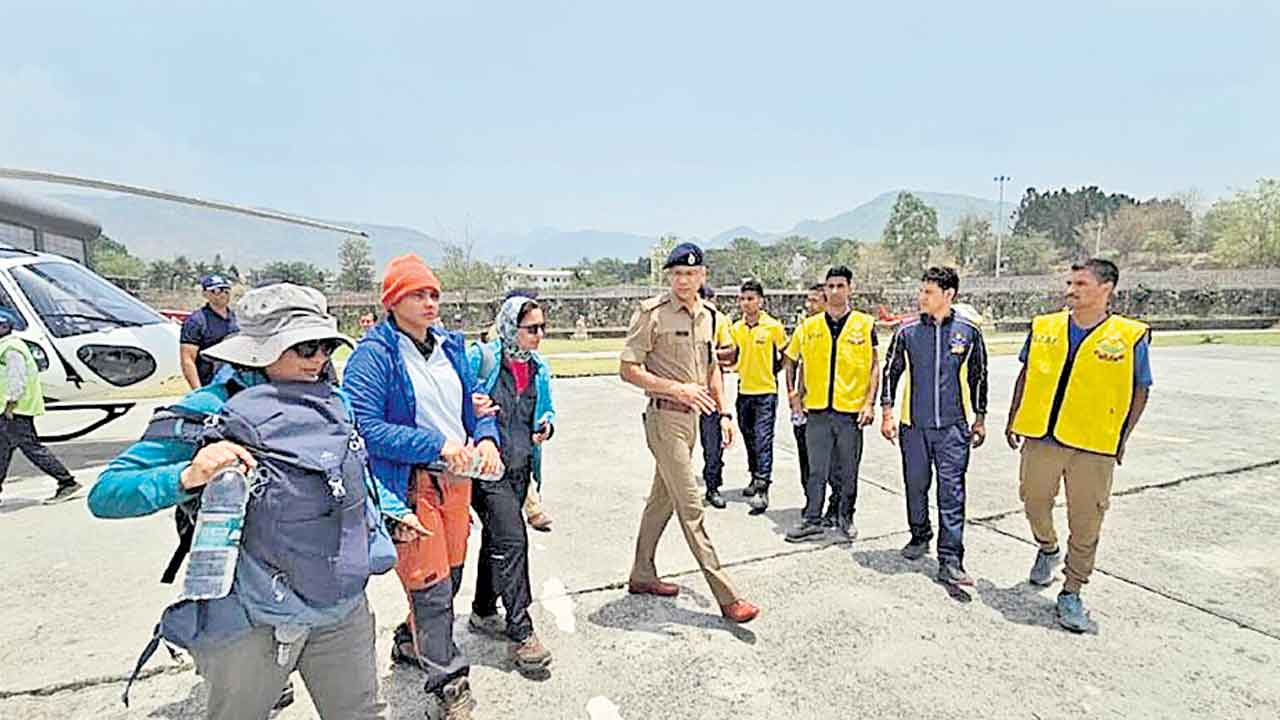 హిమాలయాల్లో ట్రెక్కింగ్‌ చేస్తూ 9 మంది మృతి