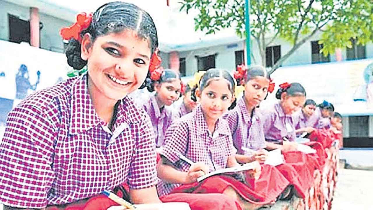 గురుకులాల అస్తిత్వాన్ని కాపాడాలె