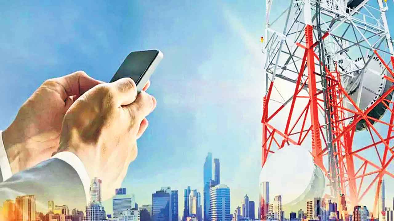 Telecom Customers | 120 కోట్లు దాటిన టెలికం కస్టమర్లు.. దూసుకుపోతున్న రిలయన్స్‌ జియో