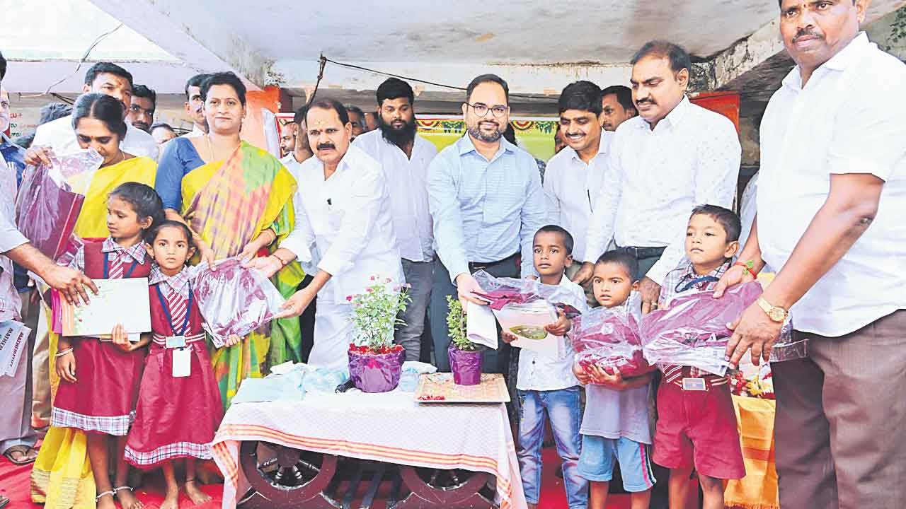 చదువుతోనే బంగారు భవిష్యత్తు