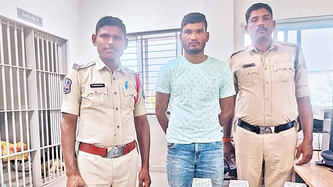 కర్ణాటక నుంచి నకిలీ నోట్లు