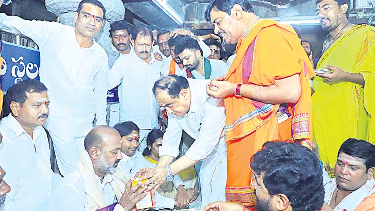 రాజన్న ఆలయాన్ని అభివృద్ధి చేస్తాం