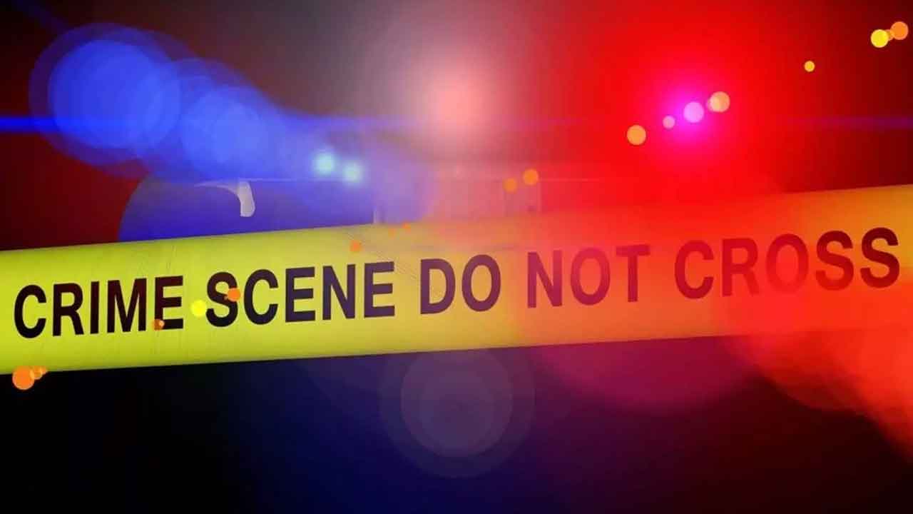 కాల్చి చంపి.. బహిరంగంగా ఉరి