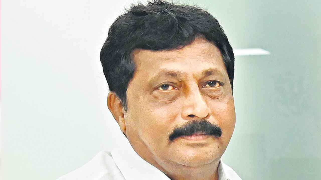 అభివృద్ధిని మరిచిన సర్కారు: బడుగుల