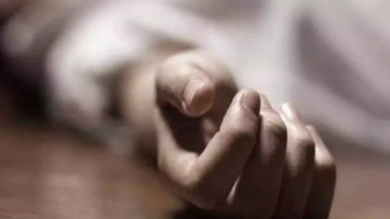 పట్టపగలు నడిరోడ్డుపై యువతి హత్య