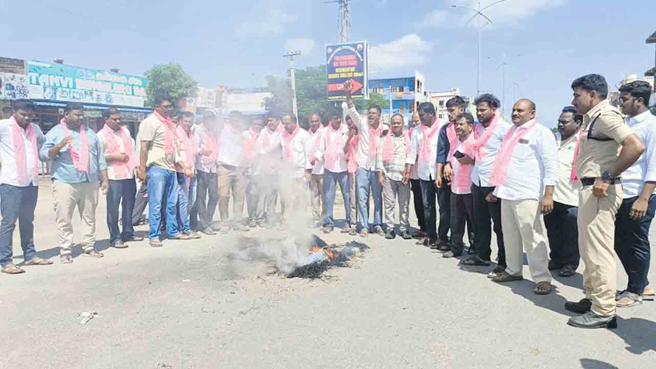 సంజయ్‌.. రాజీనామా చేయాలి