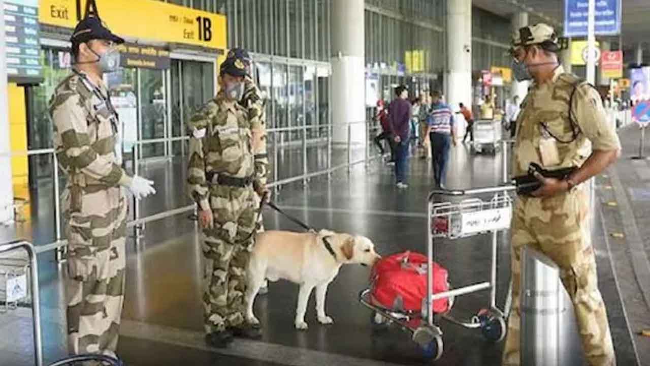 41 ఎయిర్‌పోర్టులకు బాంబు బెదిరింపులు