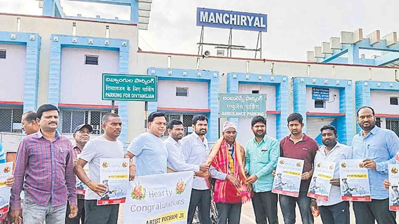 లైవ్‌డ్రాయింగ్‌ కళాకారుడు పోచన్నకు ఘన స్వాగతం