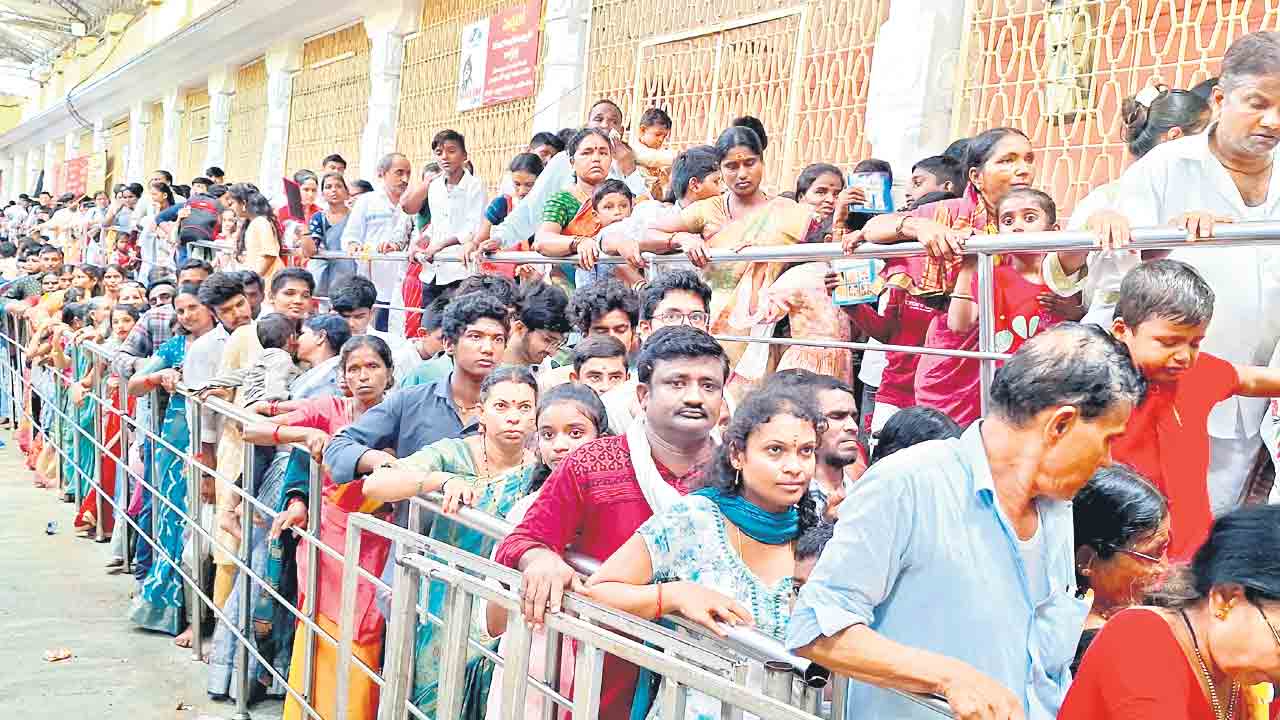బాసర క్షేత్రం.. జనసంద్రం