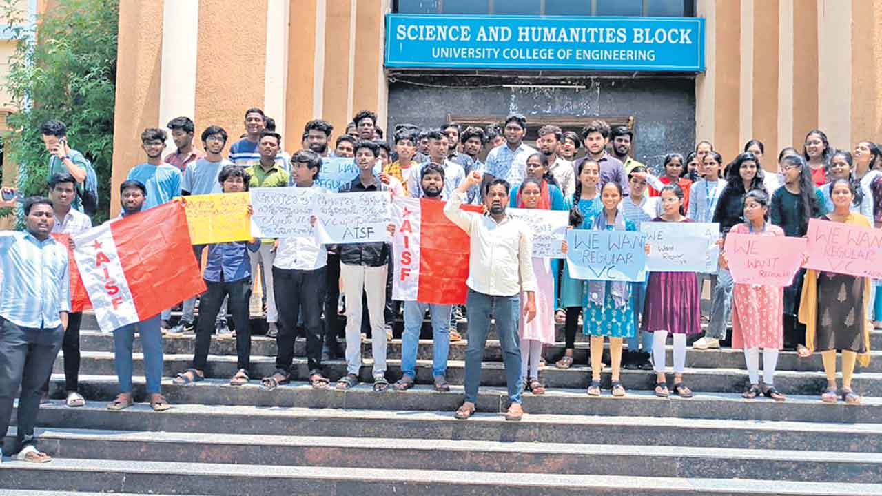 ‘రెగ్యులర్‌ వీసీలను నియమించాలి’