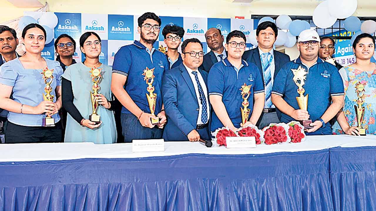 ‘ఆకాశ్‌’ అత్యుత్తమ ర్యాంకులు