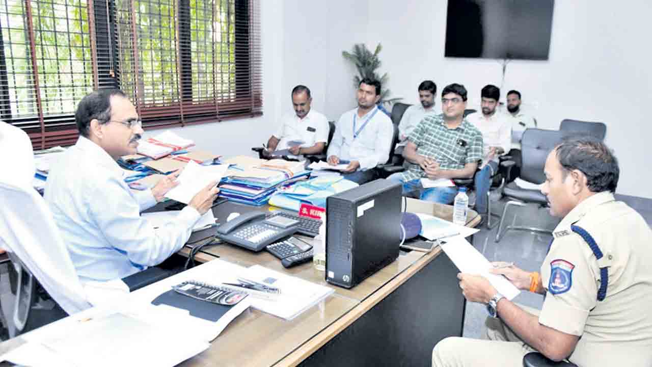 పరీక్షల నిర్వహణకు పకడ్బందీ ఏర్పాట్లు చేయాలి