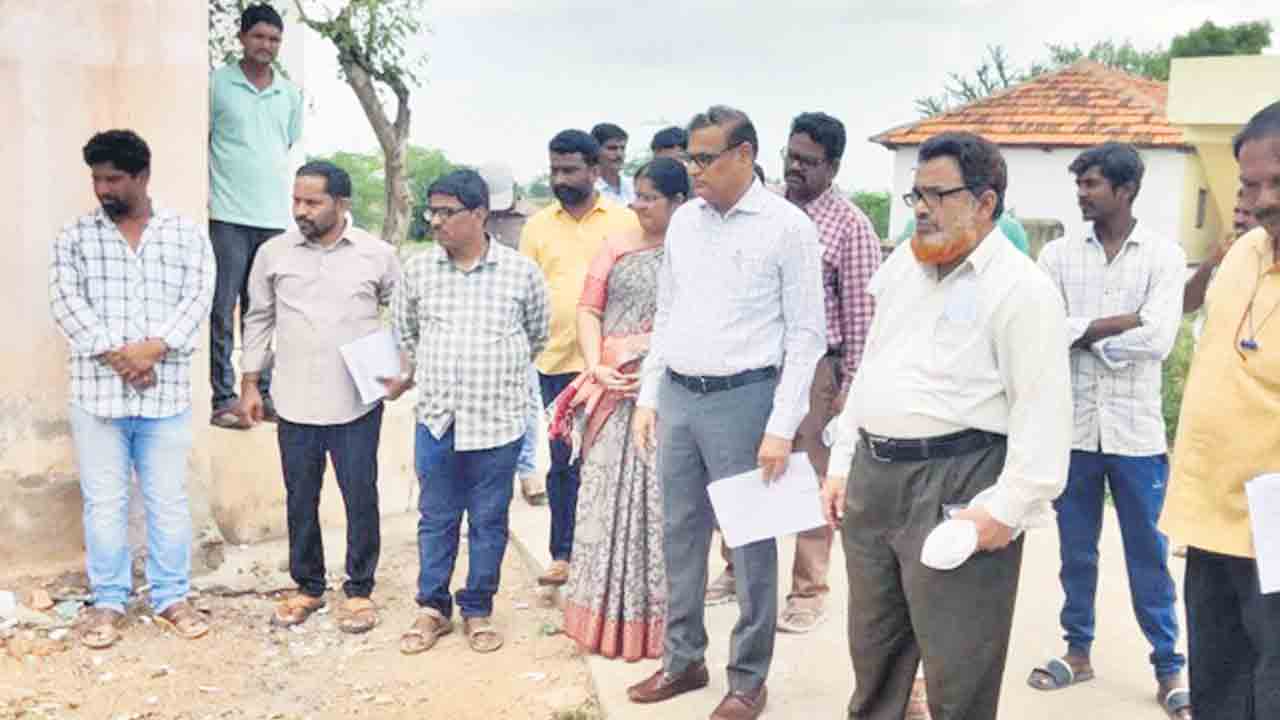 అభివృద్ధి పనులను త్వరగా పూర్తి చేయాలి