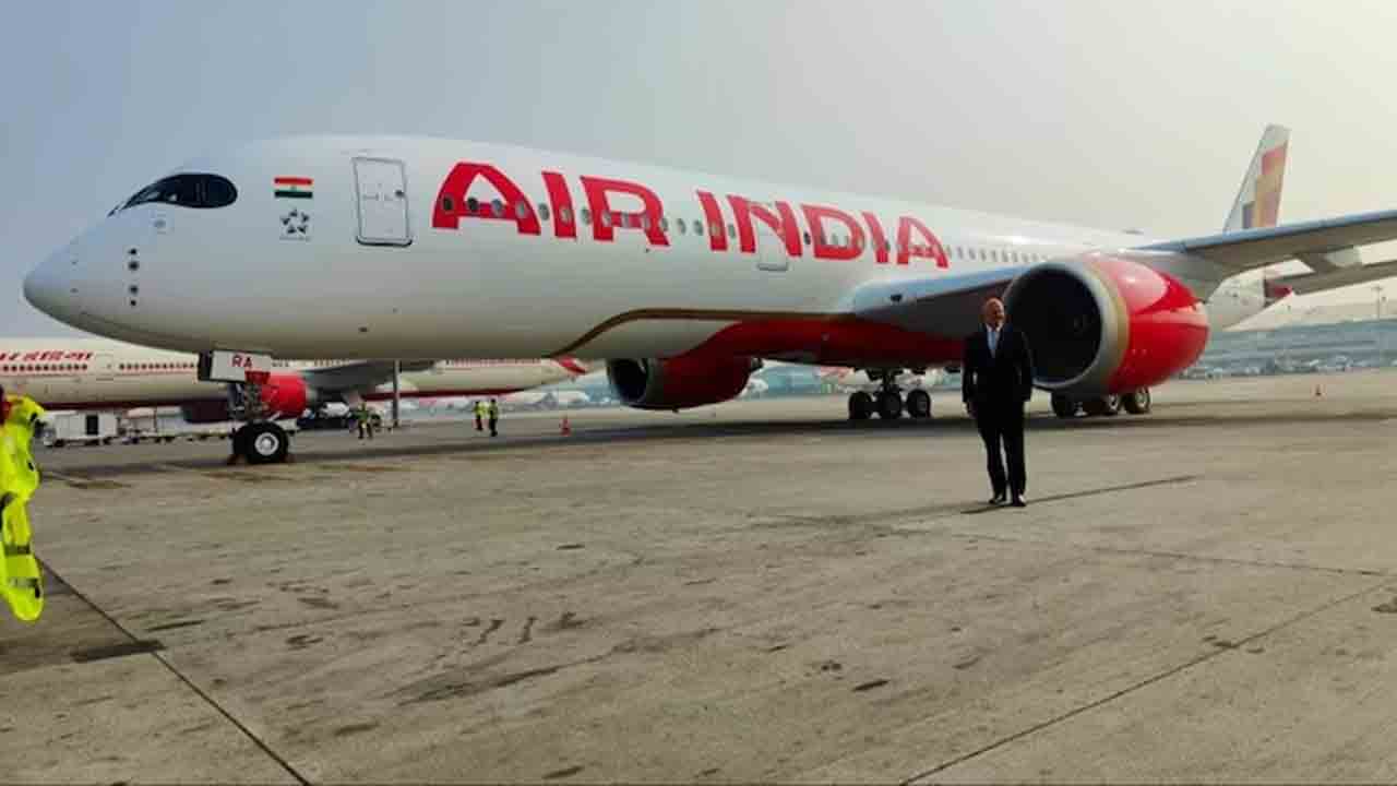 Air India | ఢాకాకు ఎయిర్ ఇండియా ప్రత్యేక విమానం.. చిన్నారులు సహా 205 మందితో ఢిల్లీ చేరిక