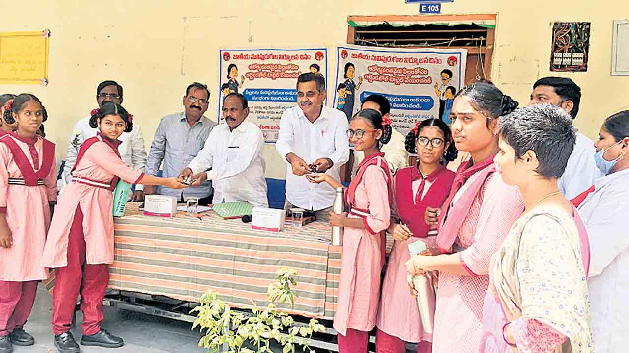 నులిపురుగుల నియంత్రణతో సంపూర్ణ ఆరోగ్యం