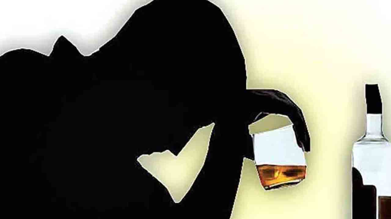 మద్యం మత్తులో యువకుడి వీరంగం