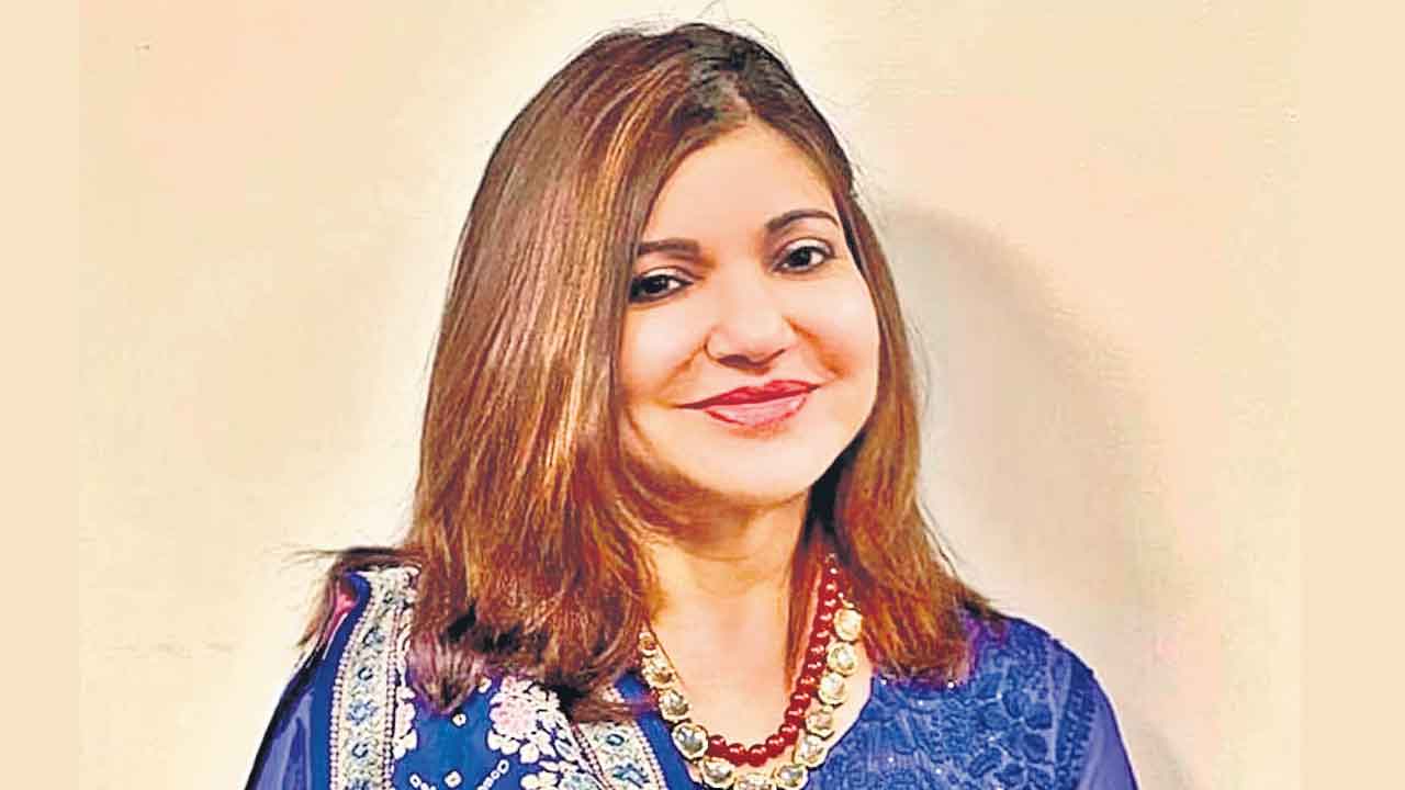 వినికిడి శక్తి కోల్పోయిన గాయని అల్కా యాగ్నిక్‌